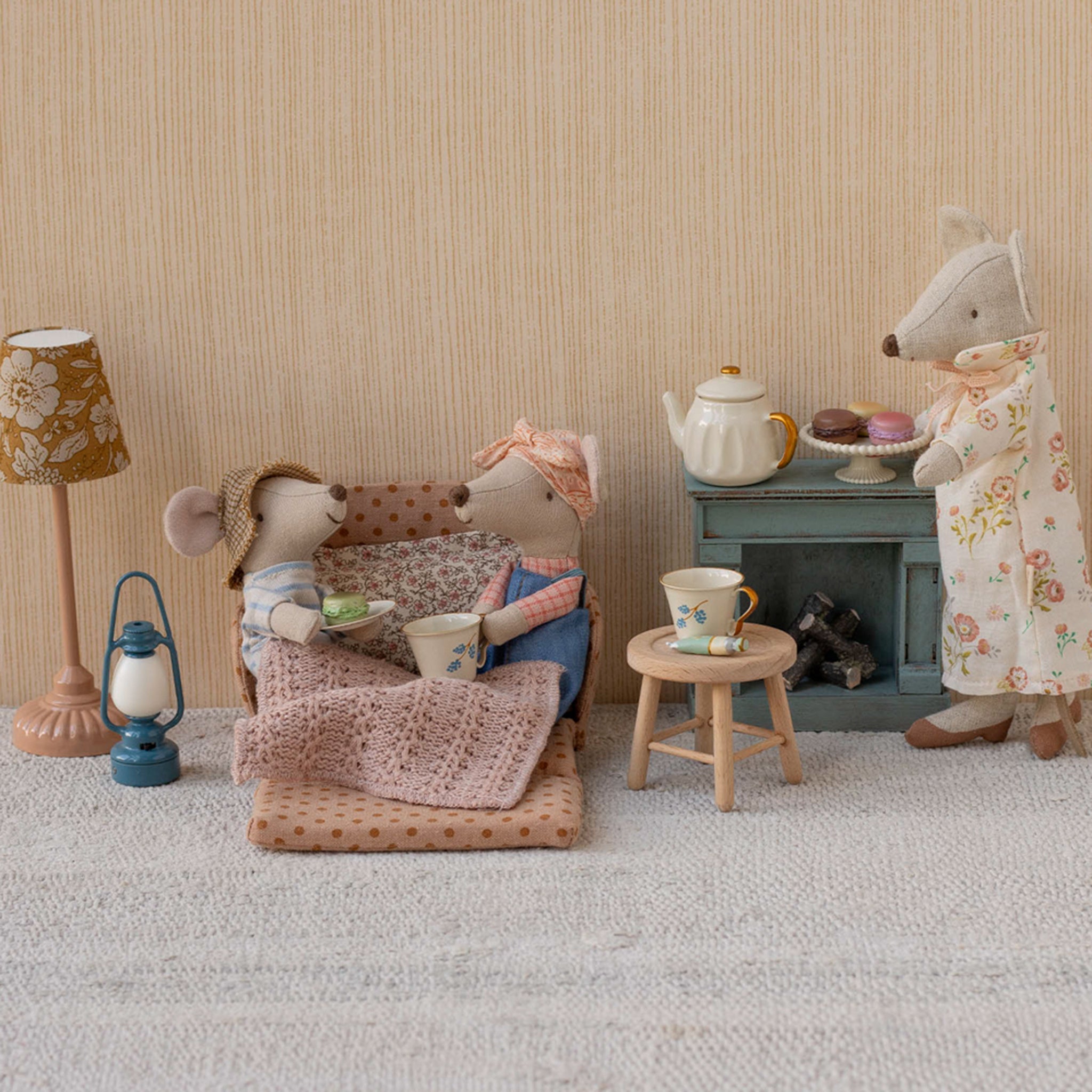 Maileg sofa bed dots