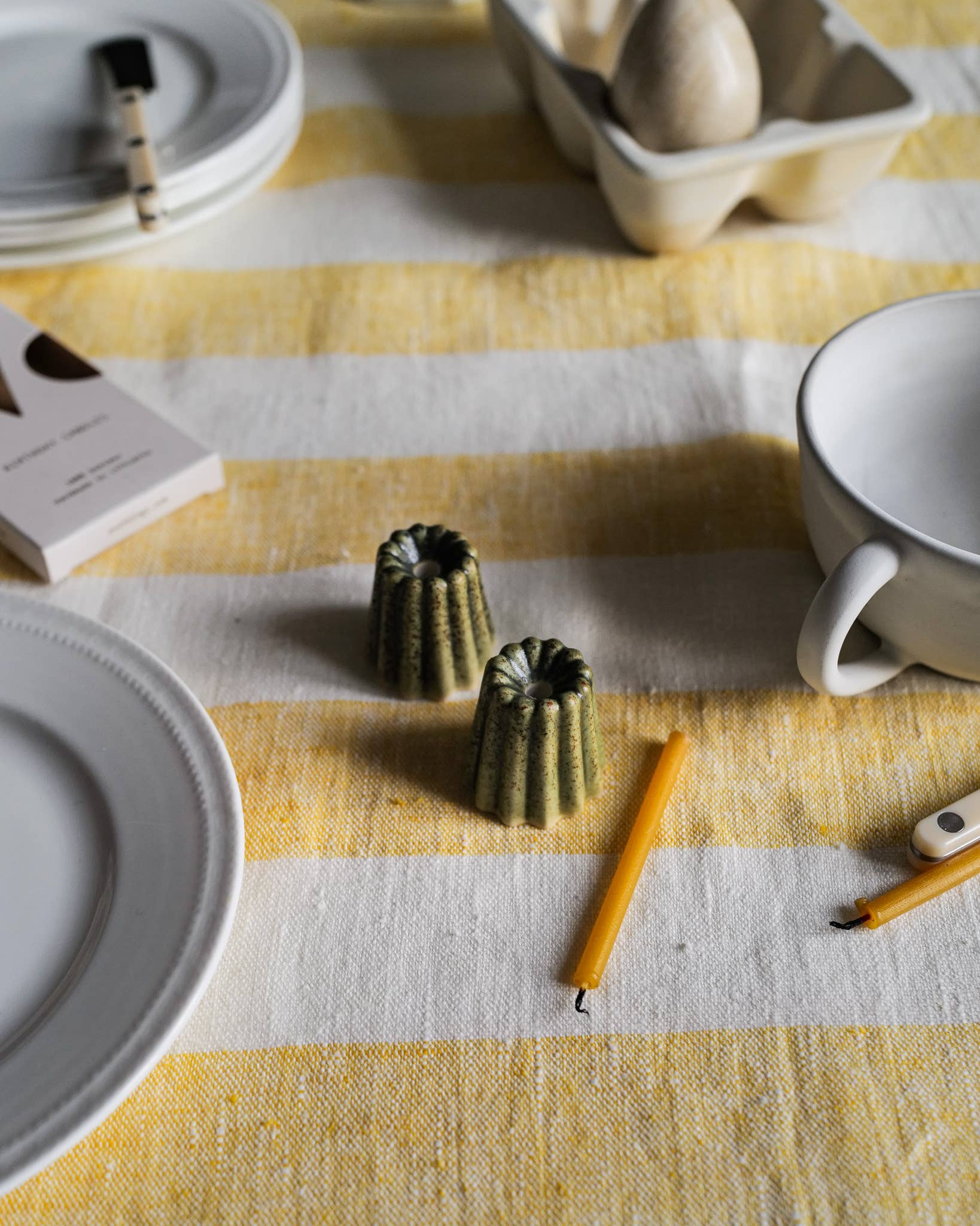 Petit bougeoir en porcelaine, blanc mat