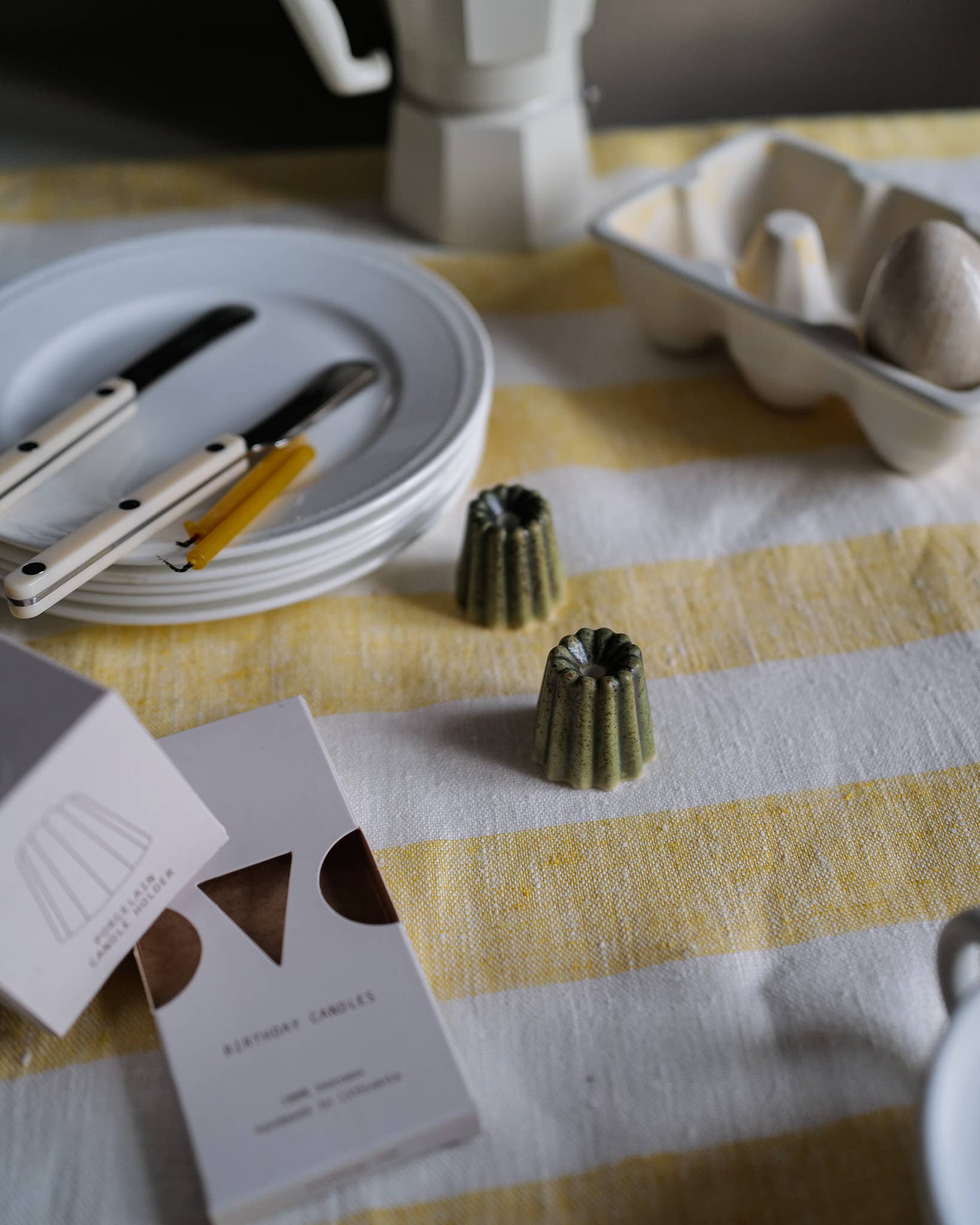 Petit bougeoir en porcelaine, blanc mat