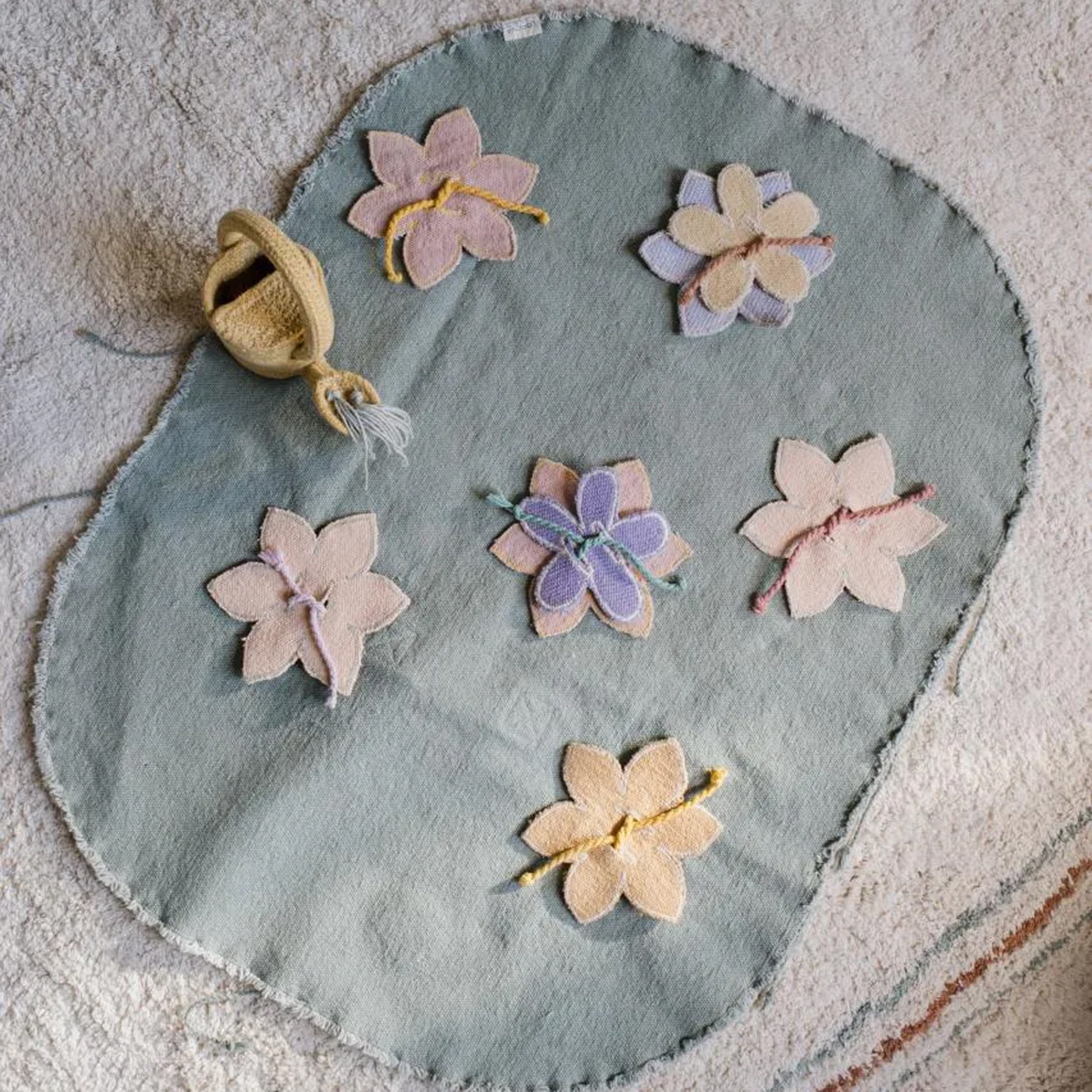 Green-Toy flower garden