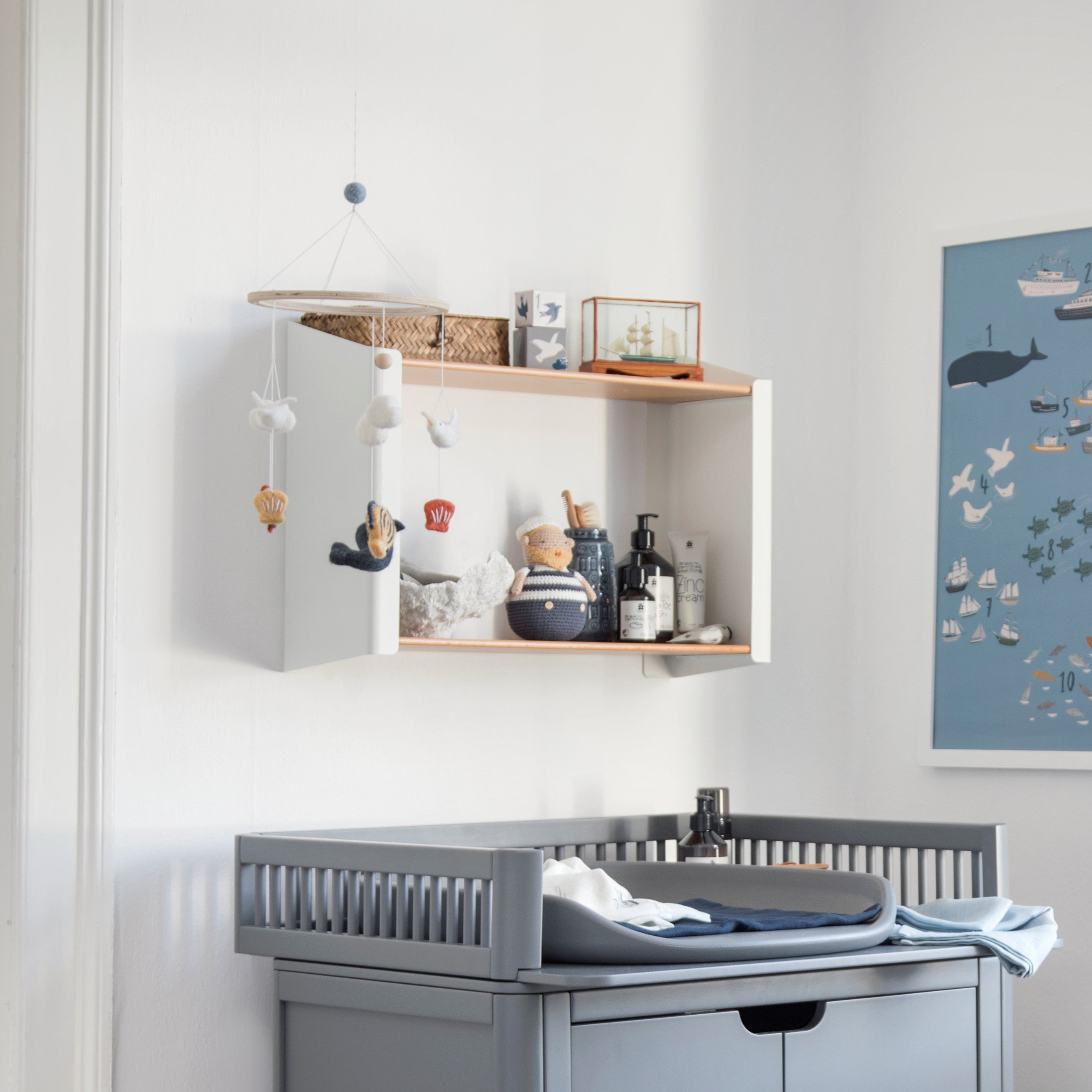 Baby mobile, Seven Seas