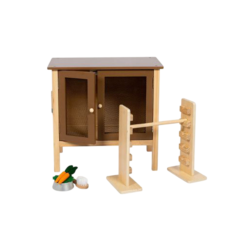 Rabbit hutch with jumping ramp