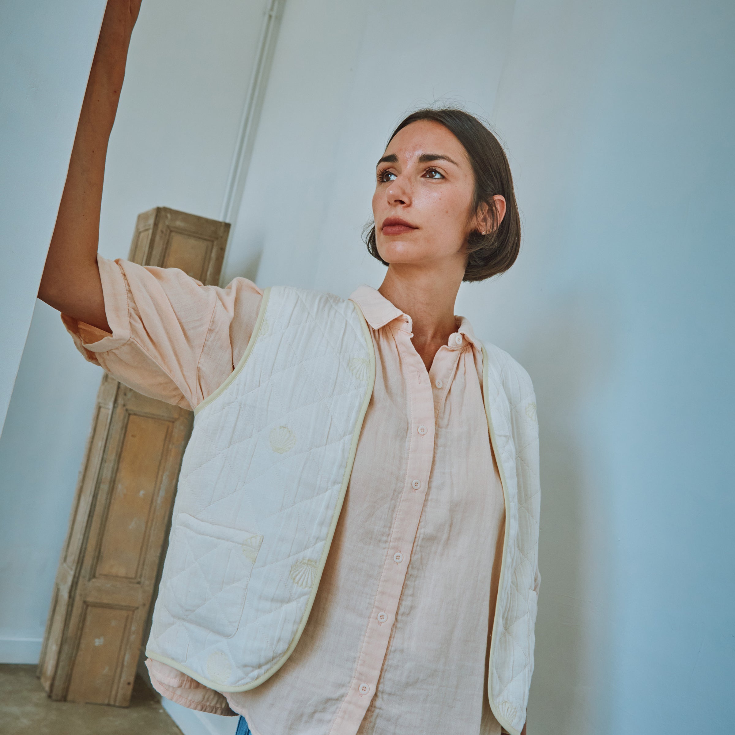 Adulte Veste Sans Manches Cercis Pastel Yellow + Almond Milk Shell Embroidery