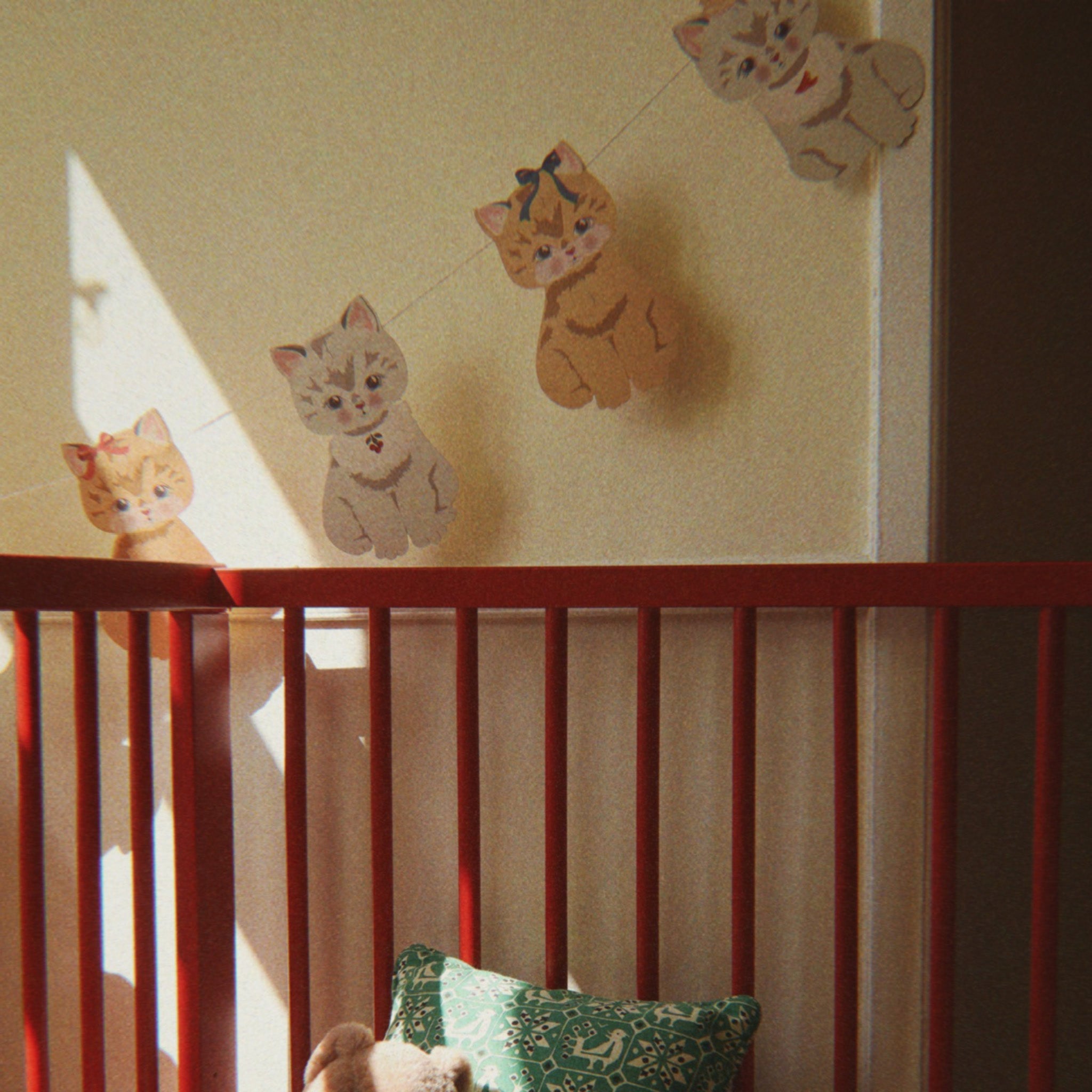 CUTIE GARLAND FSC CAT