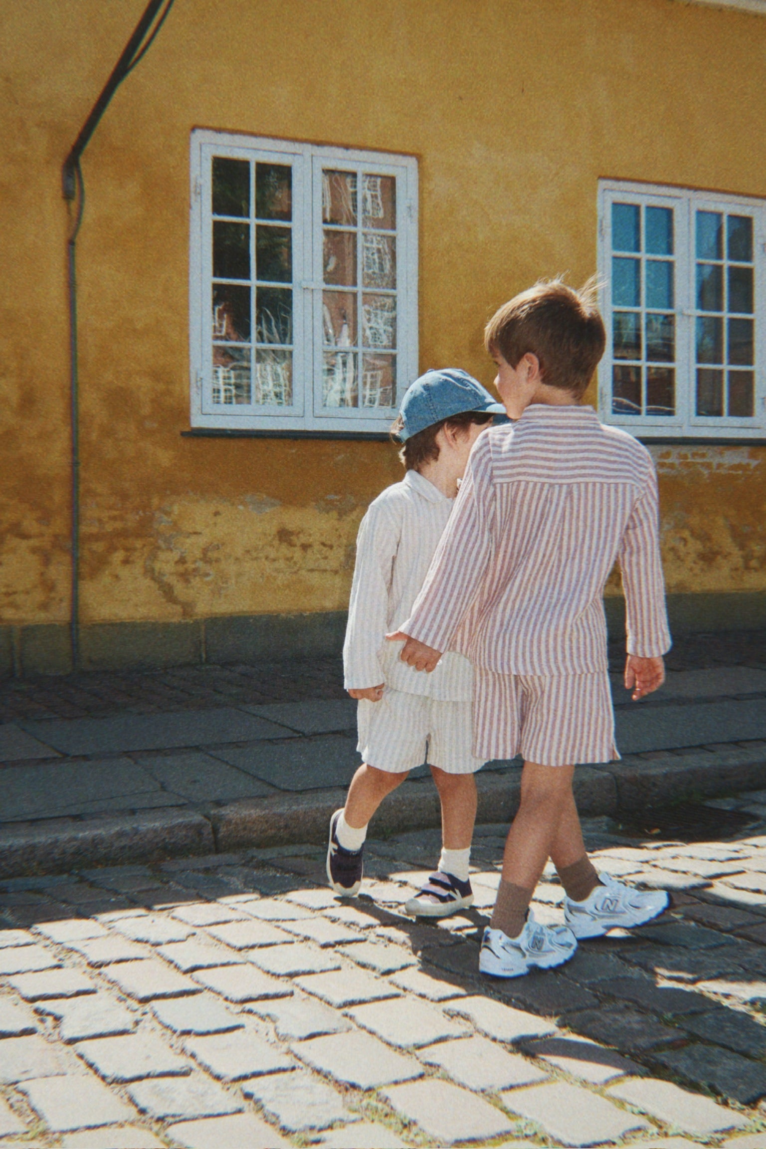 ELY SHORT RED STRIPE