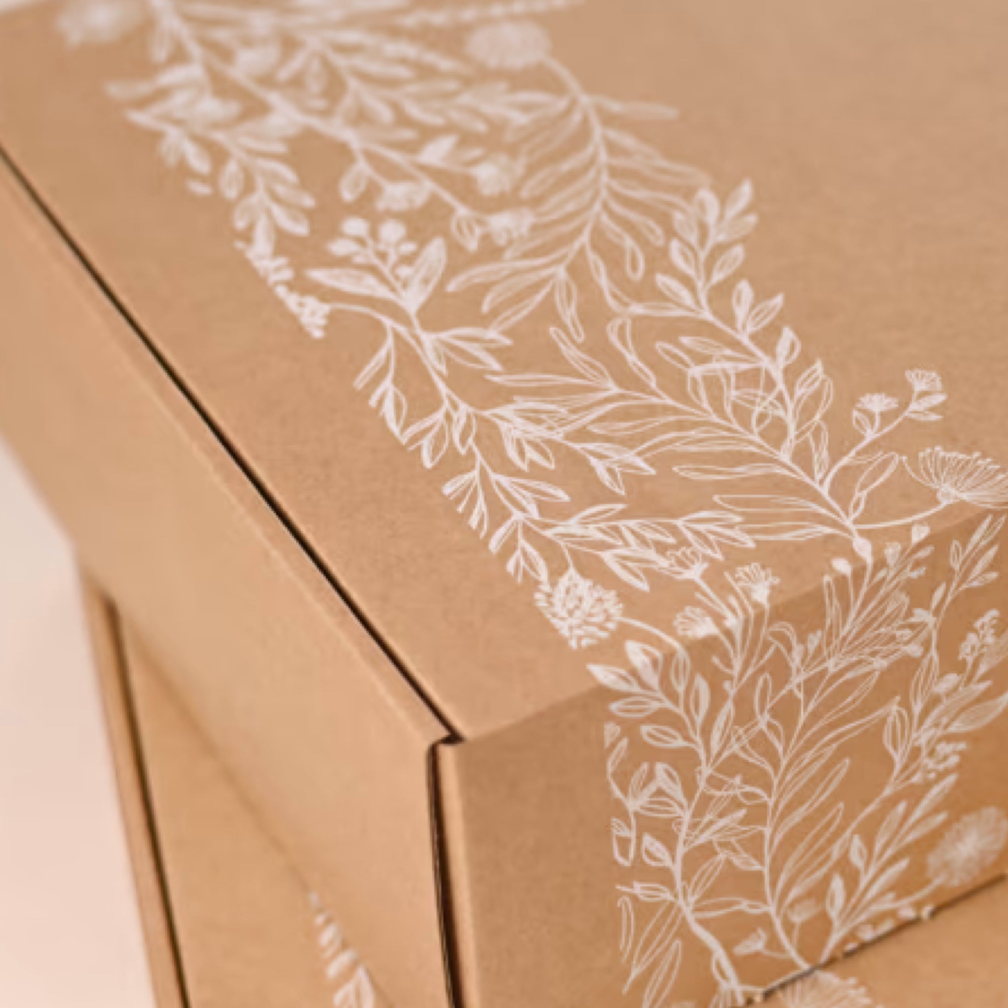Geschenkbox + Gutschein zur Geburt Ocre