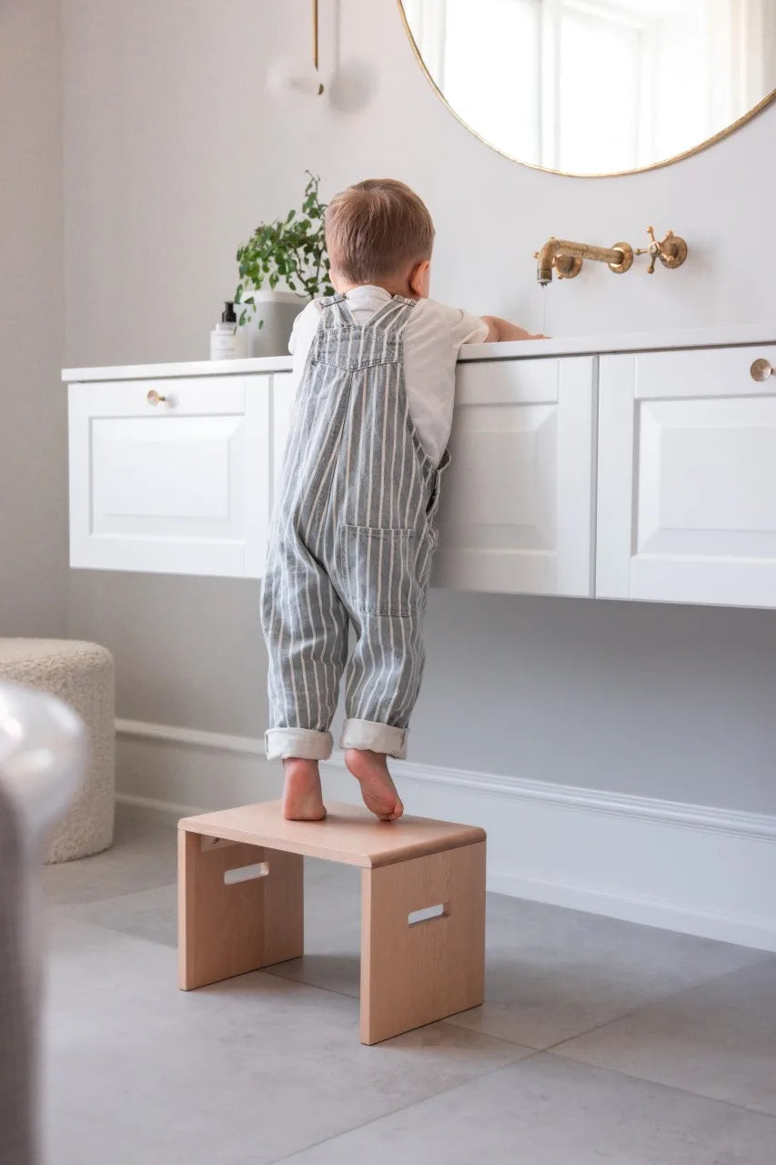 Wooden edition step stool