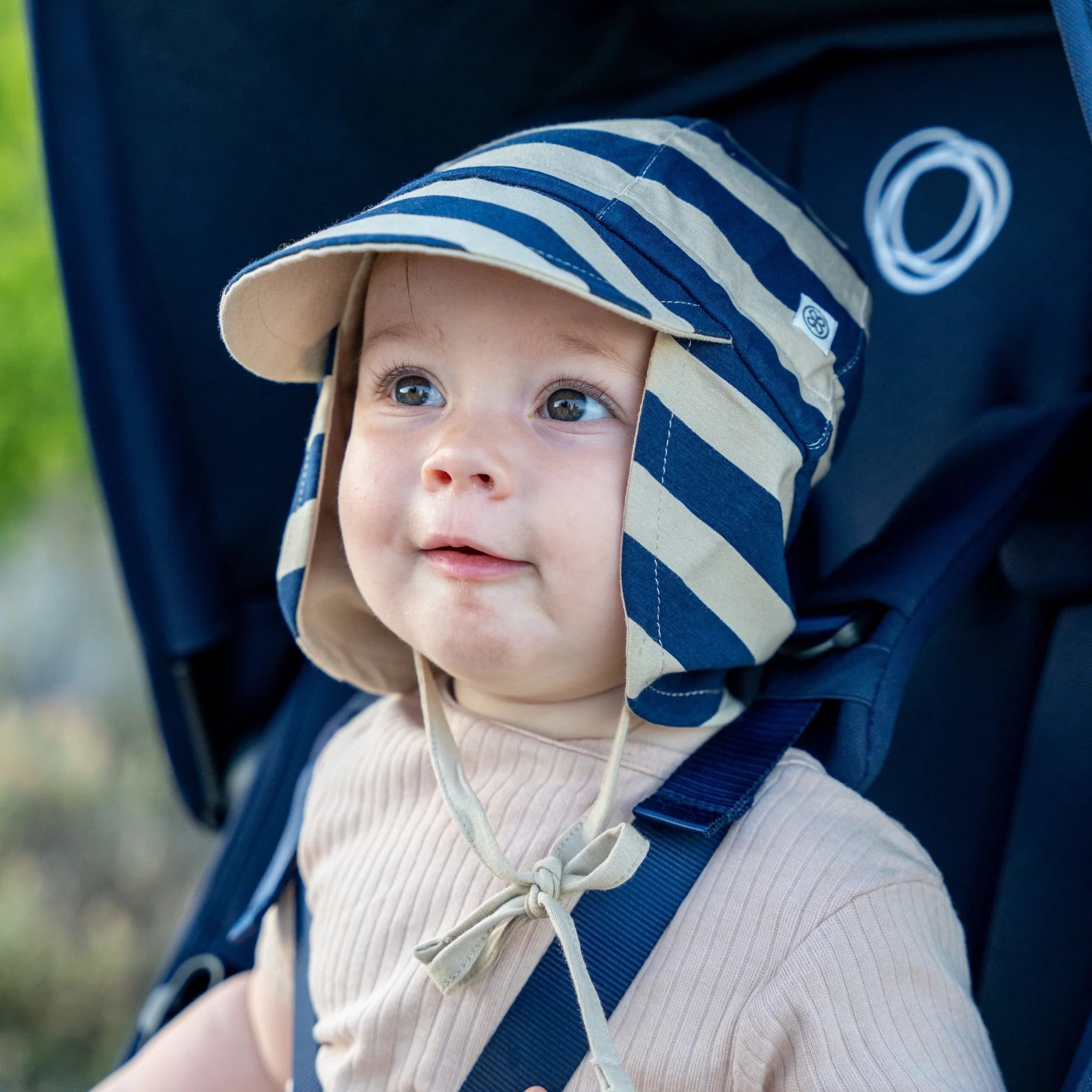 Chapeau de soleil pour bébé UVP 50+ Navy/Sandy Stripe