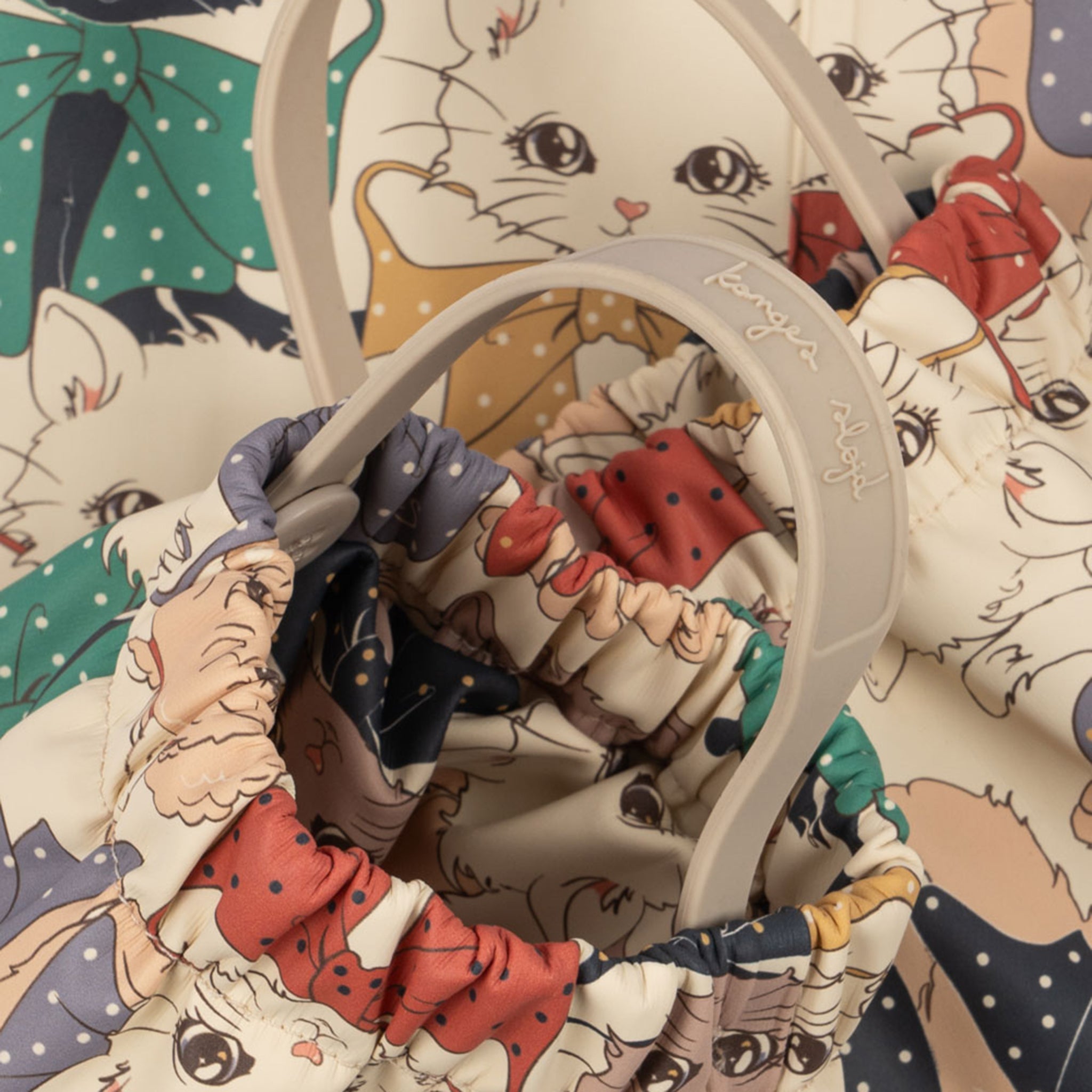 Rain Set: Rainy Palme Girl Loves Cats and Dogs