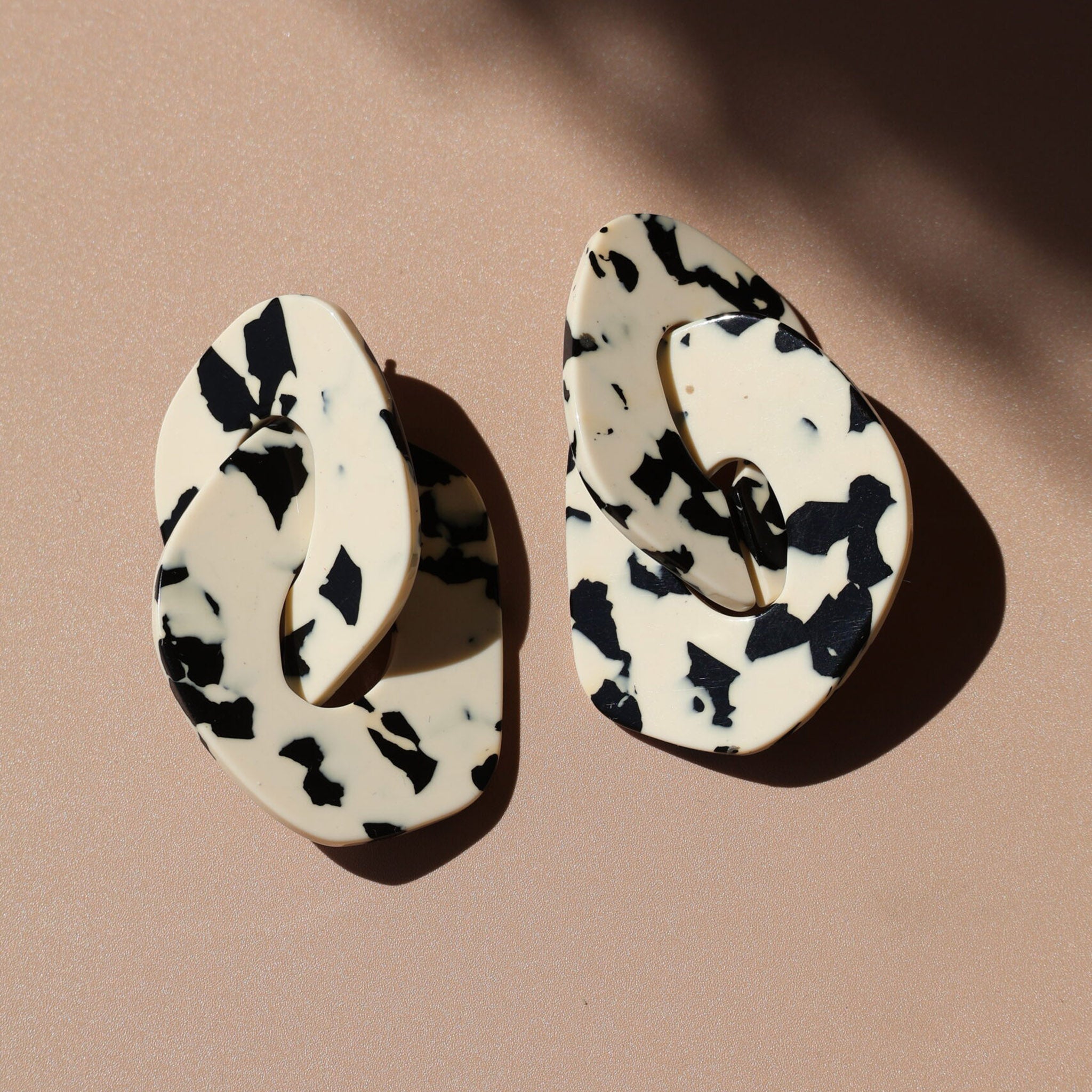 Boucles d'oreilles White blanc noir