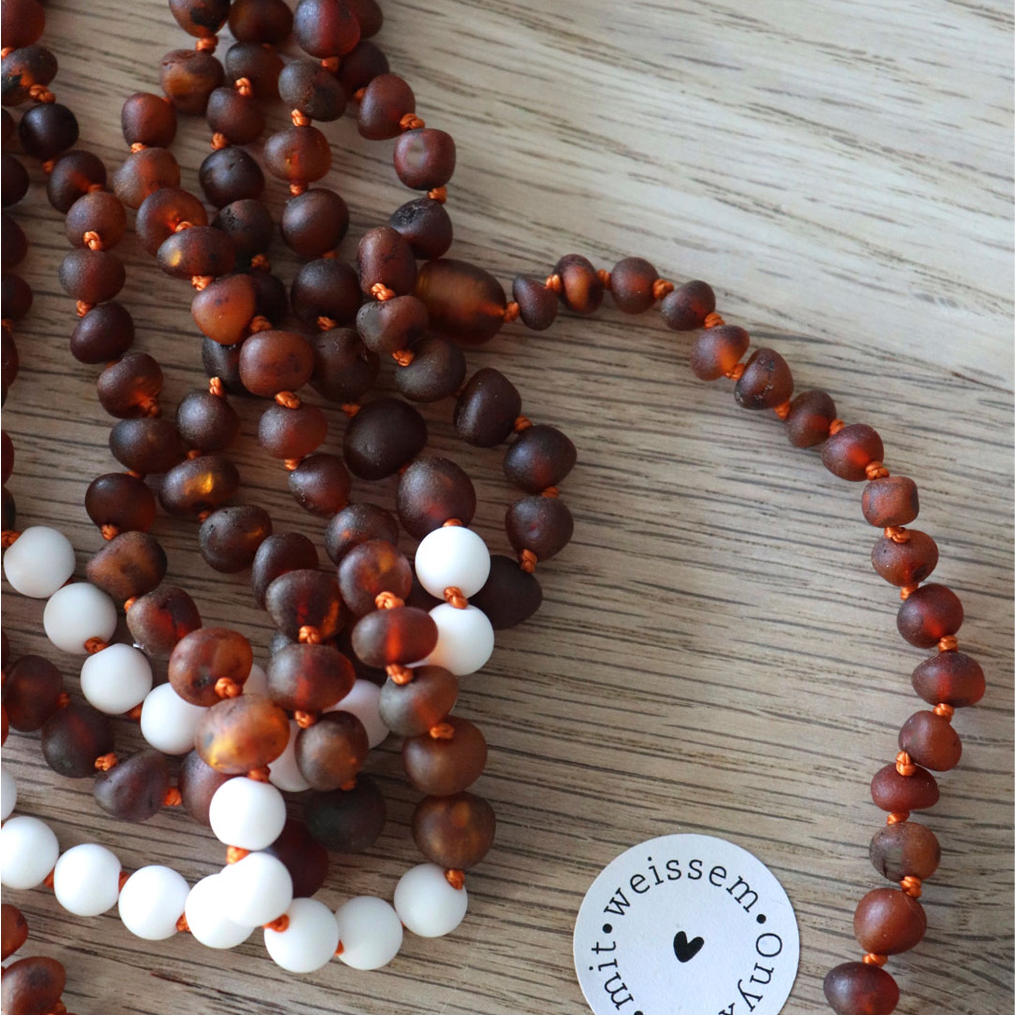 Collier pour bébé en ambre, châtaigne et onyx blanc