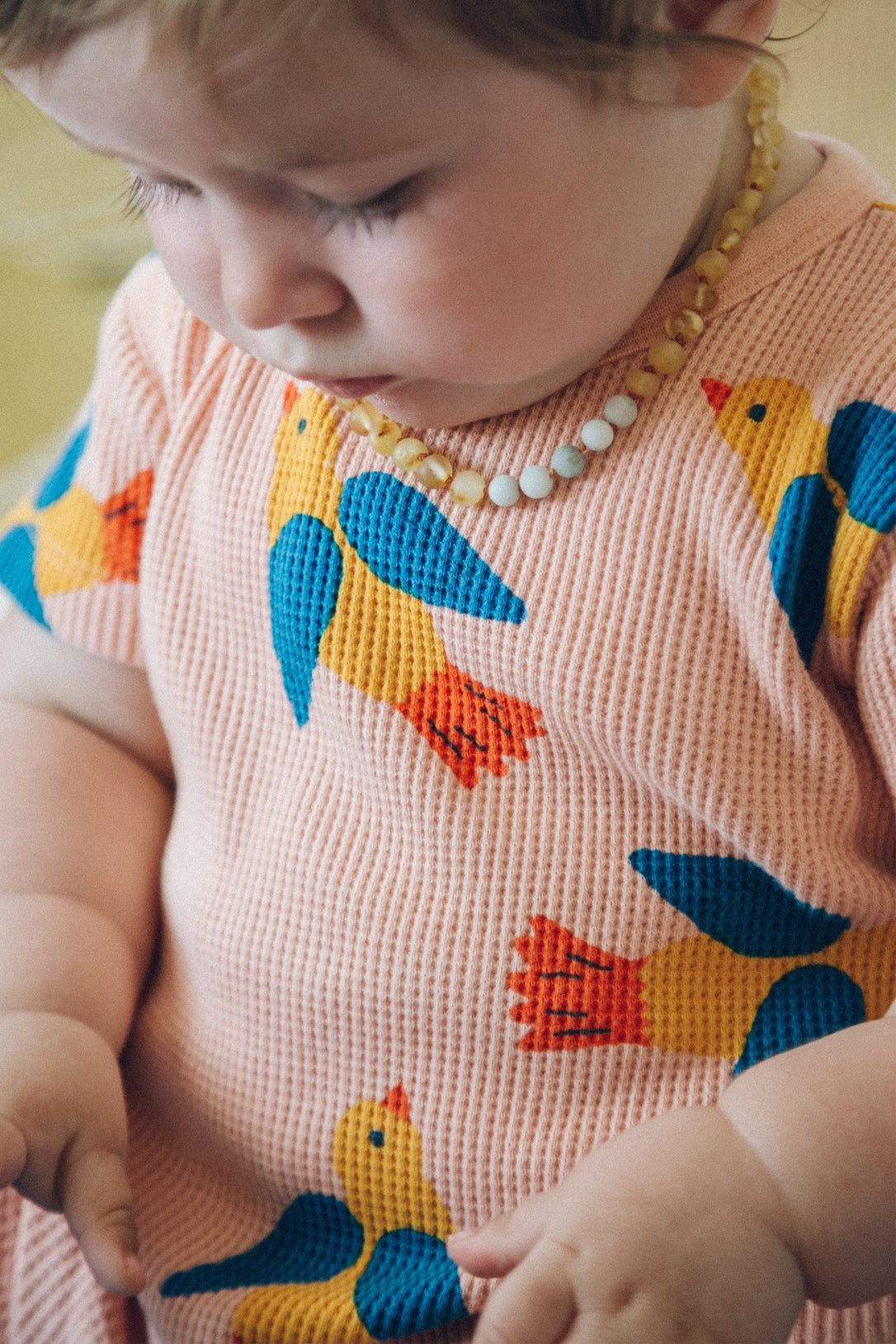 Collier pour bébé en ambre, citron et amazonite bleue