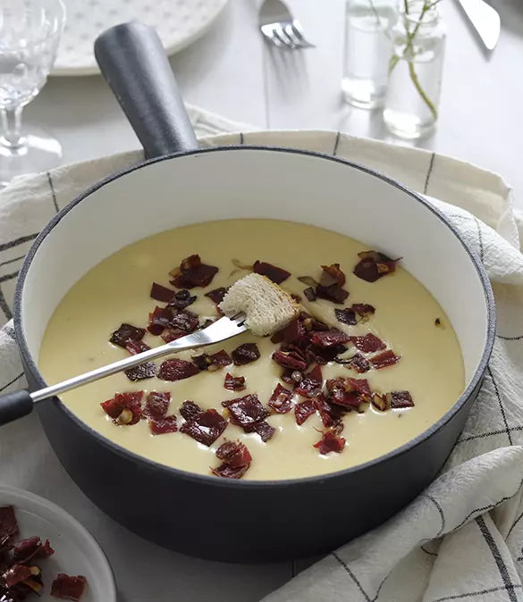 Book Haute Fondue - The art of fondue in 52 delicious recipes