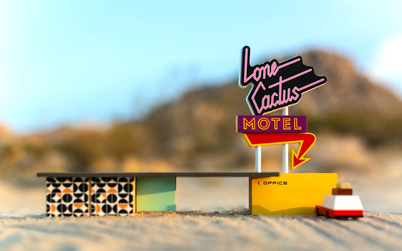 Candylab Toys Holzauto mit Koffer