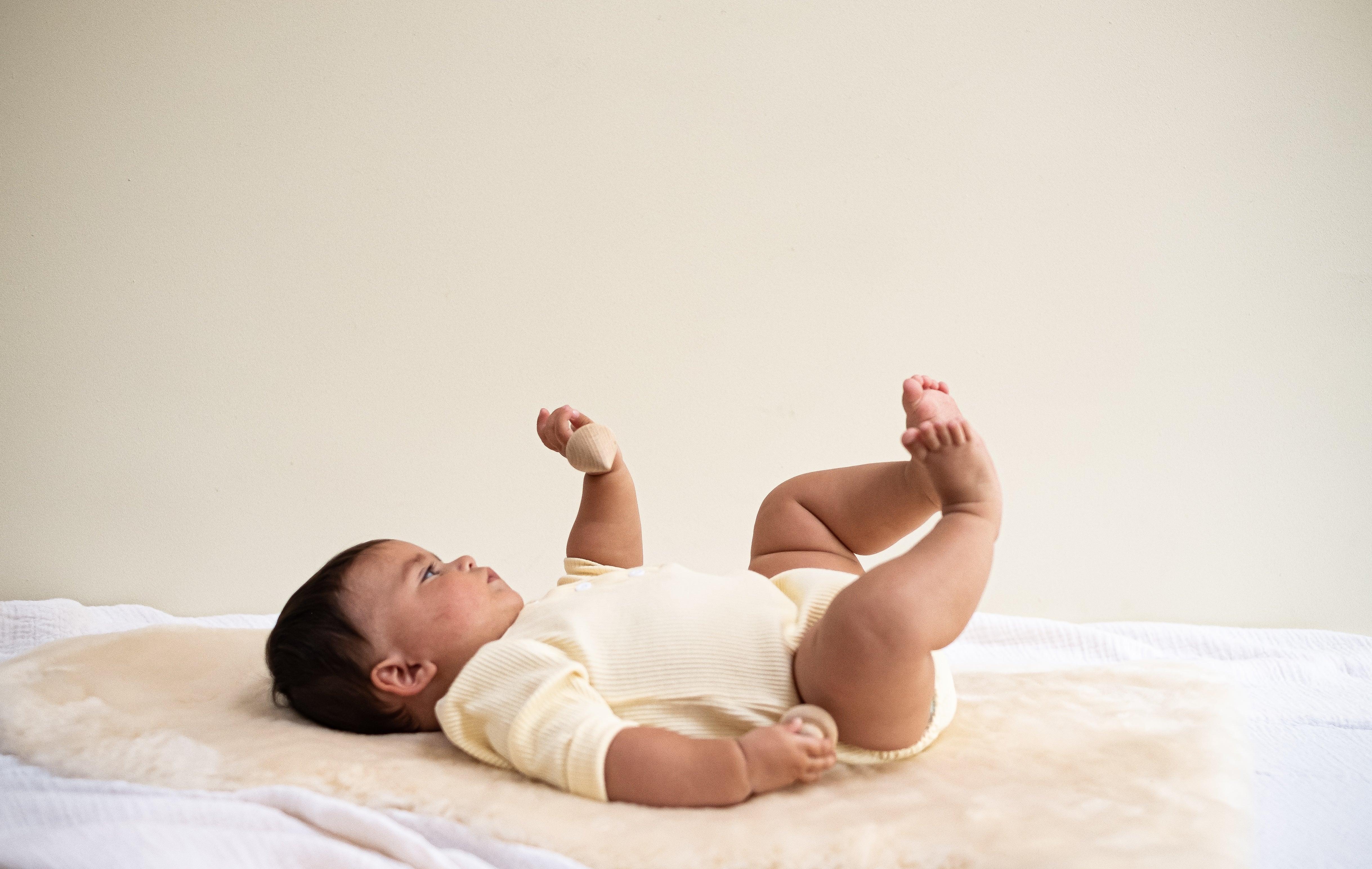 Binibamba Lammfell Baby-Spieldecke Milk