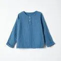 Top en mousseline indigo - Des chemises à manches longues pour les jours plus frais, fabriquées dans des matériaux durables. | Stadtlandkind