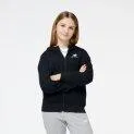 Y Essentials Stacked Logo Jacket noir - Des sweat-shirts et des tricots superbes pour garder vos enfants au chaud même pendant les jours fr | Stadtlandkind
