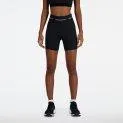 Shorts W Sleek 5 Inch High Rise black - Super bequeme Yoga- und Sporthosen | Stadtlandkind