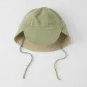 Chapeau de soleil UV pour bébé Olive Green/Sandy Beach - Découvrez des casquettes et des chapeaux de soleil pour votre bébé dans différents modèles. | Stadtlandkind